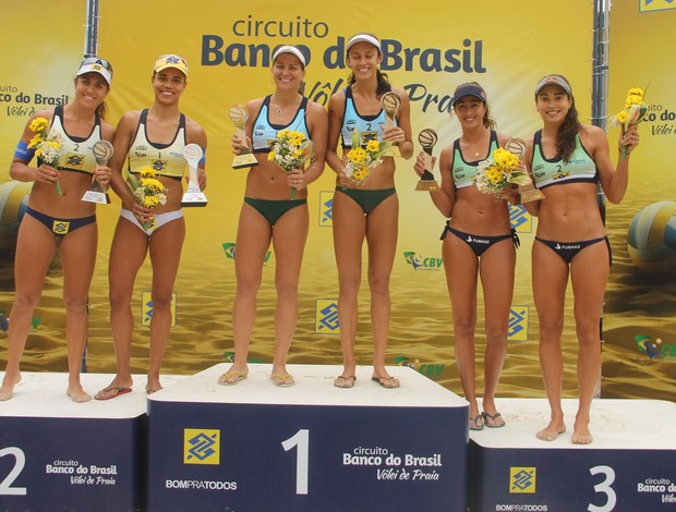 pódio feminino etapa de niterói vôlei de praia (Foto: Paulo Frank/CBV)