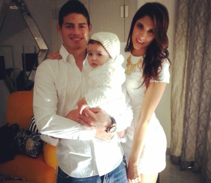 James Rodríguez com Daniela Ospina e a filha do casal (Foto: Reprodução/Instagram)