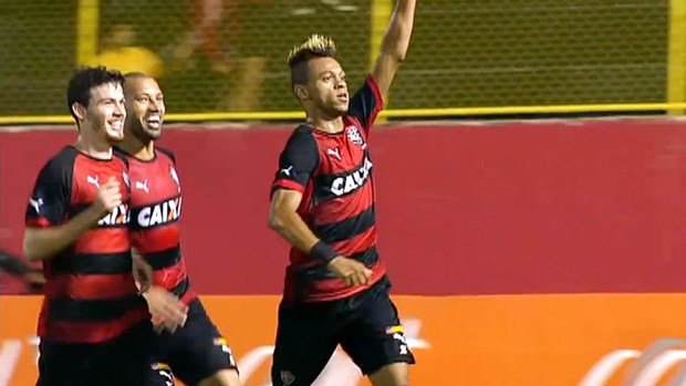 Frame comemoração do Vitoria contra o Fluminense (Foto: Reprodução)