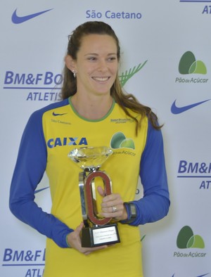 Fabiana Murer troféu (Foto: Osvaldo F./Contrapé)