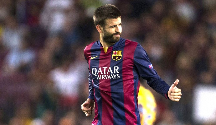 Pique comemora gol do Barcelona contra o Apoel (Foto: Agência EFE)