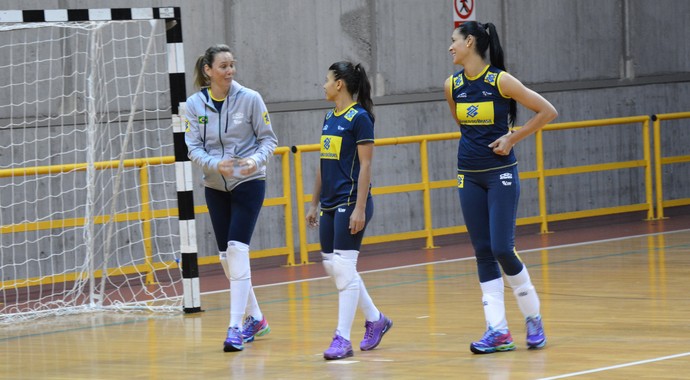 Fabíola, Léia e Jaqueline treinam na Itália de olho no Mundial (Foto: Divulgação/CBV)