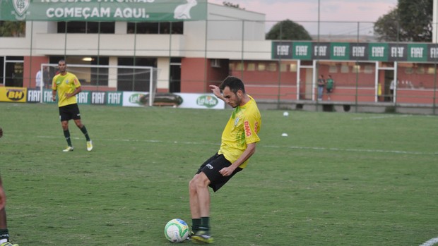 Eduardo, lateral esquerdo do América-MG (Foto: Divulgação/AFC)