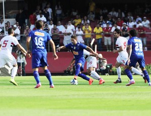 everton ribeiro são paulo x cruzeiro (Foto: Marcos Ribolli)