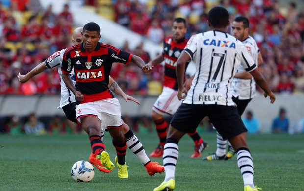 marcio araujo elias flamengo x corinthians (Foto: Marcelo Carnaval/Agência Globo)