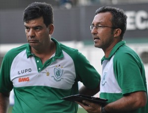 Claudio Prates ao lado de Moacir Júnior (Foto: Divulgação / América-MG)