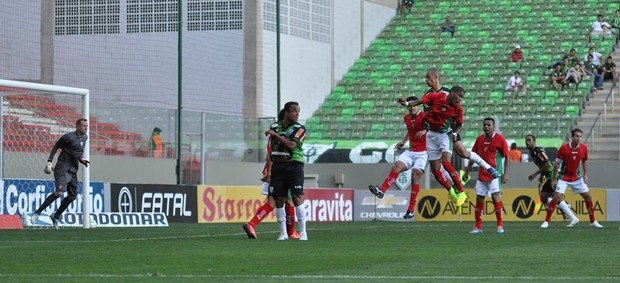 Lance de América-MG x Boa Esporte (Foto: Divulgação / América FC)