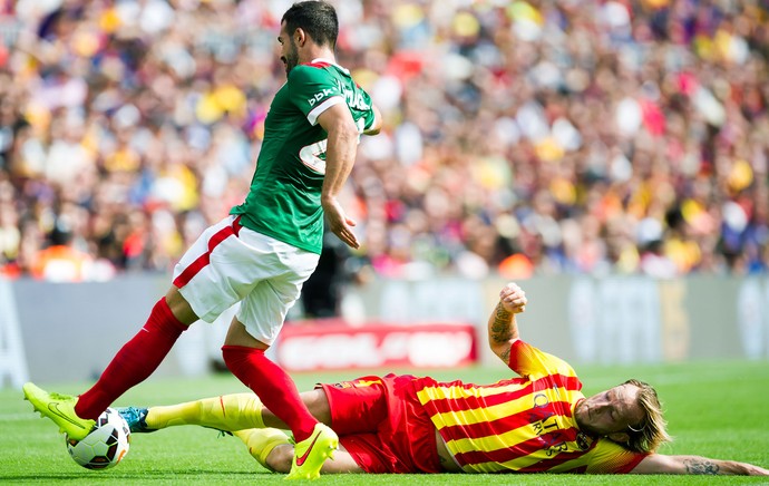 Barcelona x Athletic Bilbao - Mikel Balenziaga e Ivan Rakitic (Foto: Getty Images)