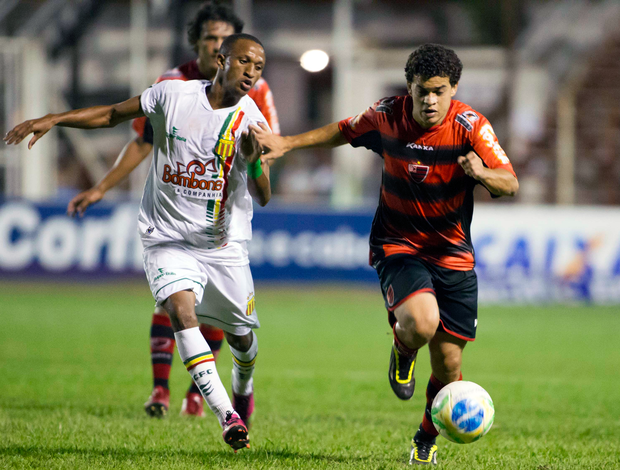 Oeste x Sampaio Corrêa (Foto: Agência Estado)