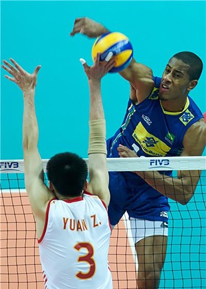 Lucarelli vôlei Brasil x China (Foto: FIVB)