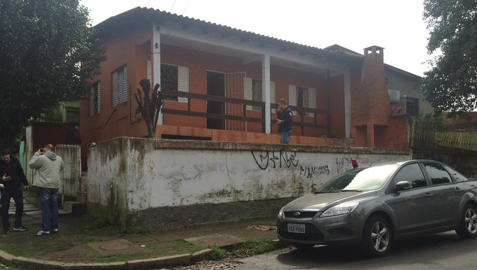 Casa de Patrícia Moreira é incendiada (Foto: Fábio Almeida/RBS TV)