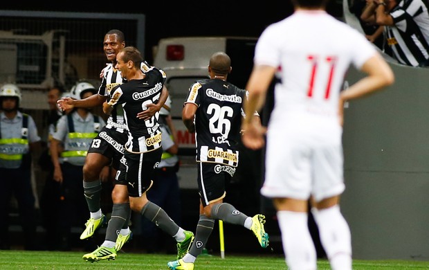 Andre Bahia gol Botafogo x São Paulo (Foto: Getty Images)