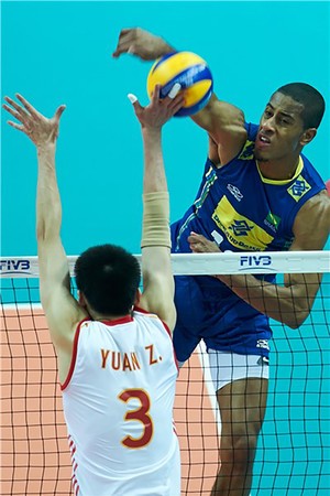 Lucarelli vôlei Brasil x China (Foto: FIVB)