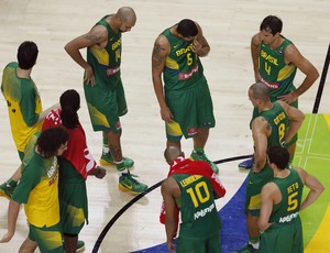 brasil x servia basquete (Foto: EFE)