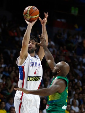 teodosic  brasil x servia basquete (Foto: AP)