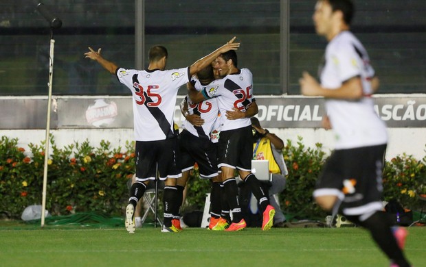 gol Vasco x Luverdense (Foto: Marcos Tristão / O Globo)