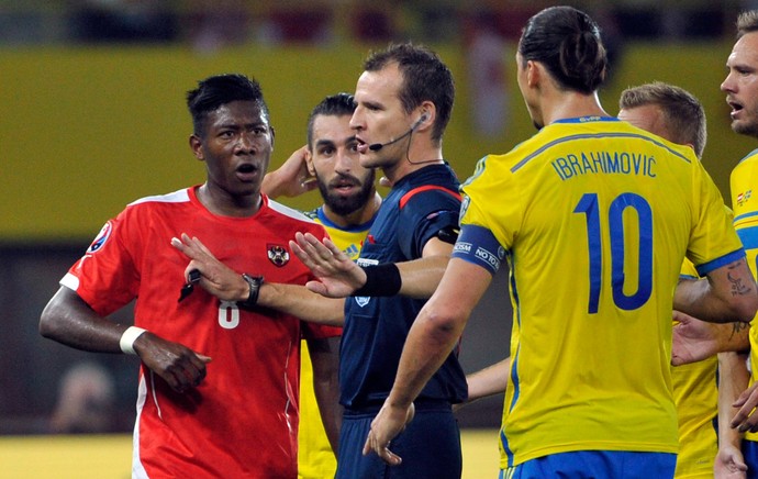 ibrahimovic alaba suecia x austria (Foto: AP)