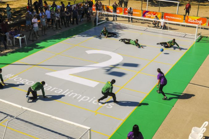 Demonstração de goalball na celebração da marca de dois anos para as Paralimpíadas do Rio (Foto: Rio 2016/Alex Ferro)