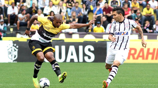 Luis Felipe e Petros, Corinthians X Criciuma (Foto: Fernando Ribeiro / Agência estado)