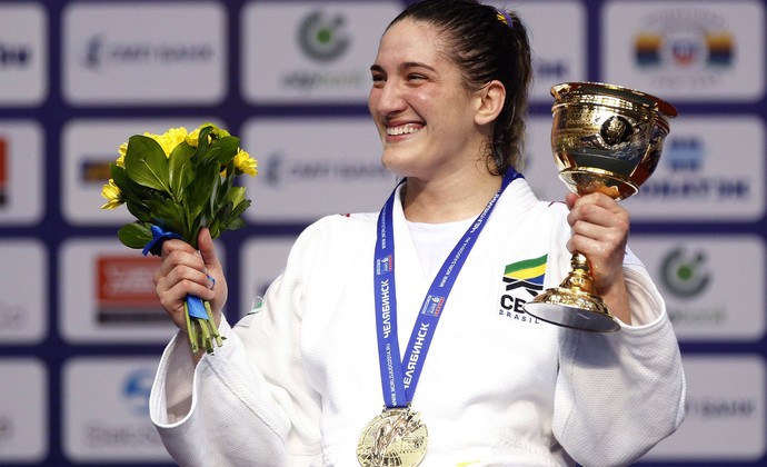 Mayra Aguiar com medalha Mundial de Judô (Foto: EFE)