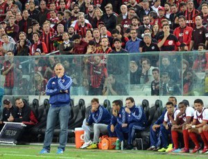 Oliveira Canindé, técnico do América-RN - jogadores reserevas do América-RN (Foto: Marco Oliveira/Site Oficial Atlético Paranaense)