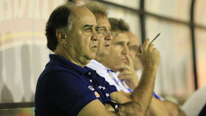 Marcelo Oliveira observa o Cruzeiro na partida contra o Santa Rita (Foto: Ailton Cruz/Gazeta de Alagoas)