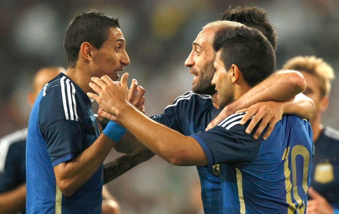 Di Maria, Zabaleta e Aguero, comemoração da Argentina contra a Alemanha (Foto: Agência Reuters)