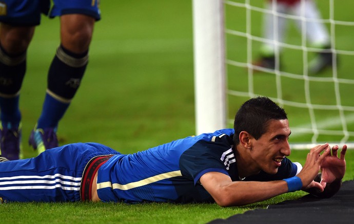 Di Maria comemora quarto gol da Argentina contra a Alemanha (Foto: AFP)