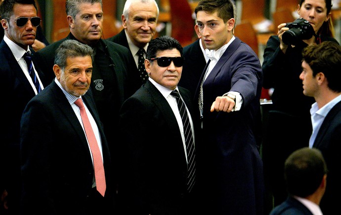 Maradona encontro de jogadores com o Papa no Vaticano (Foto: AFP)