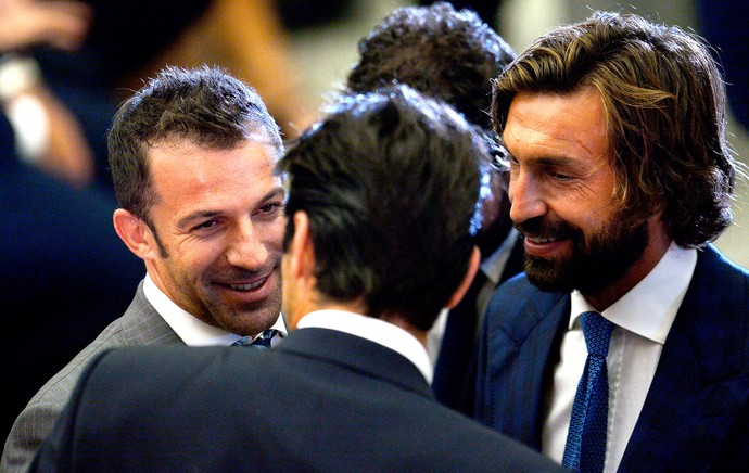 Pirlo e Del Piero encontro de jogadores com o Papa no Vaticano (Foto: AFP)