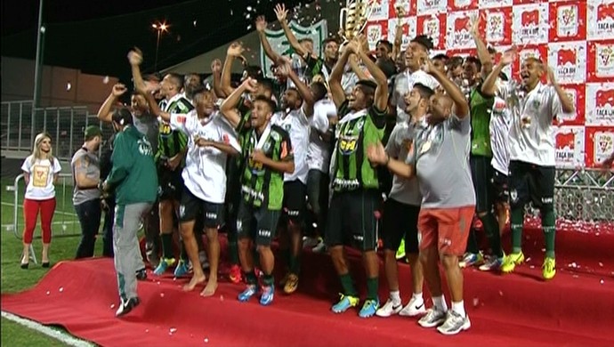 Jogadores do América-MG festejam o título da Taça BH de Futebol Júnior (Foto: Reprodução/Sportv)