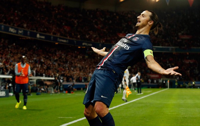 ibrahimovic paris saint germain x St Etienne (Foto: Reuters)