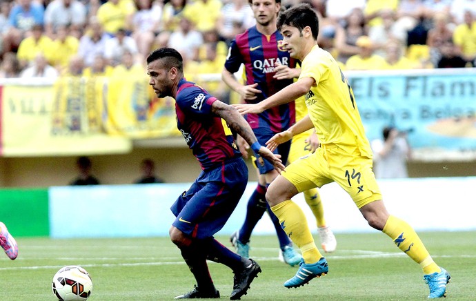 Daniel Alves jogo Barcelona contra Villarreal (Foto: EFE)