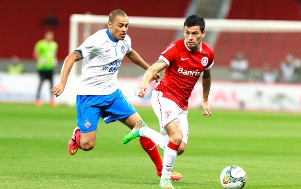 Leo Gago e Charles Aranguiz jogo Internacional x Bahia Copa do Brasil  (Foto: Jeferson Guareze / Futura Press)