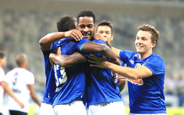 Cruzeiro comemora gol contra o Santa Rita (Foto: Erwin Oliveira / Agência estado)