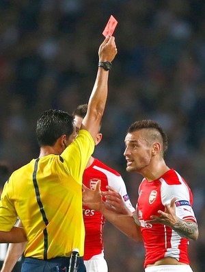 Mathieu Debuchy, Arsenal X Besiktas (Foto: Agência Reuters)