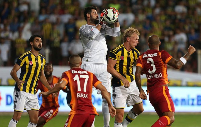 demirel felipe melo goleiro do Fenerbahçe (Foto: Reprodução/Facebook)