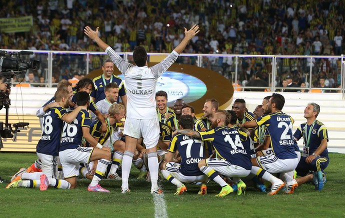 Volkan Demirel goleiro do Fenerbahçe (Foto: Reprodução/Facebook)