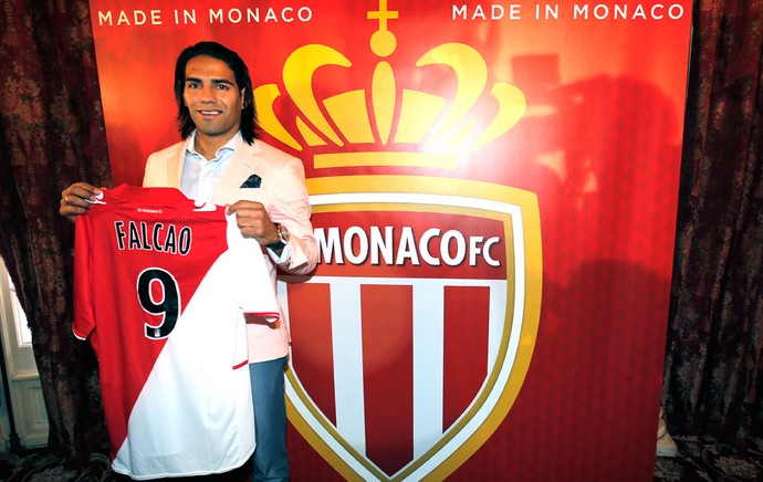 Falcao Garcia apresentação Monaco (Foto: Agência AP)