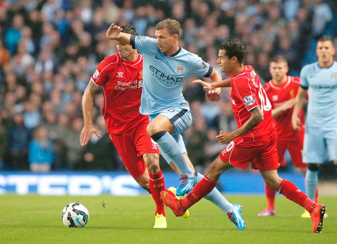 Philippe Coutinho e Dzeko, Manchester City X Liverpool (Foto: Agência Reuters)