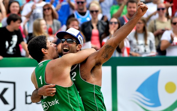 Pedro Soldberge e Álvaro Filho vôlei de praia (Foto: Divulgação / FIVB)