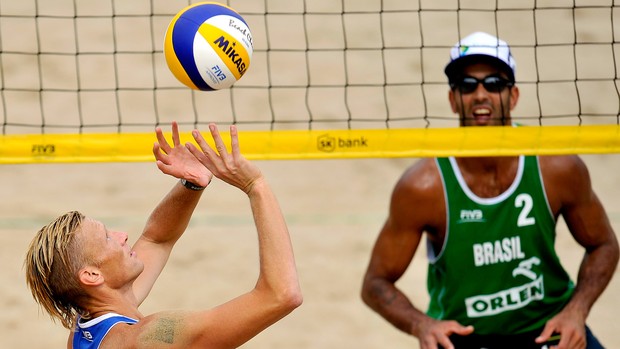 Pedro Soldberge e Álvaro Filho, Samoilovs e Smedins vôlei de praia (Foto: Divulgação / FIVB)