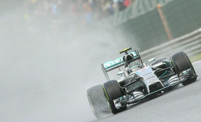 Nico Rosberg no treino classificatório para o GP da Bélgica (Foto: EFE)