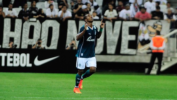 thiago mendes corinthians x goias (Foto: Marcos Ribolli)