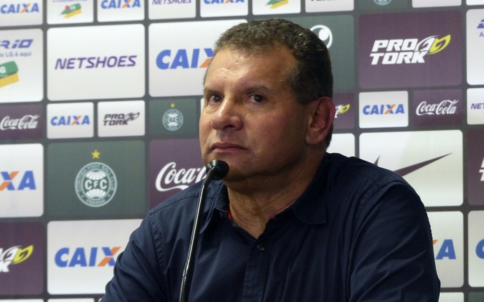 Celso Roth, técnico do Coritiba (Foto: Monique Silva)