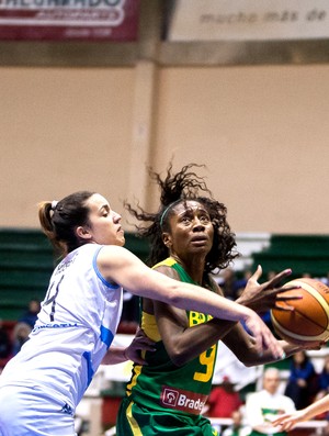 Jaquelina Silvestre, Sul-Americano feminino de barquete, Brasil X Argentina (Foto: Samuel Vélez / FIBA Américas)