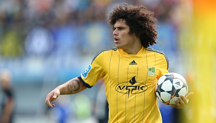 márcio azevedo, lateral-esquerdo metalist (Foto: Divulgação / Metalist)