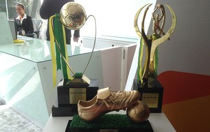 Trofeus de melhor jogador, artilheiro e melhor goleiro da Copa do Brasil (Foto: Vicente Seda)