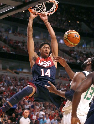 basquete Brasil e Anthony Davis EUA amistoso united Center (Foto: Agência AP)