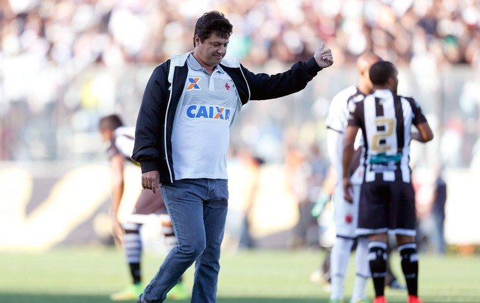 Adilson Batista jogo Vasco x Ceará (Foto: Marcelo Carnaval / Agência O Globo)